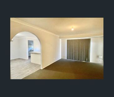 THREE BEDROOM HOME IN GREAT LOCATION! - Photo 1