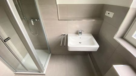 *** Attraktive 2-Zi.-Whg. mit Duschbad in Schlossparknähe! *** - Photo 3