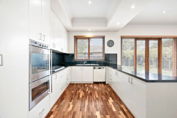 33 Kent Grove, Caulfield North. - Photo 1