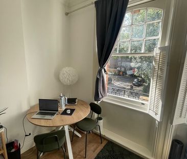 Studio Flat, Avonmore Road, W14 - Photo 4