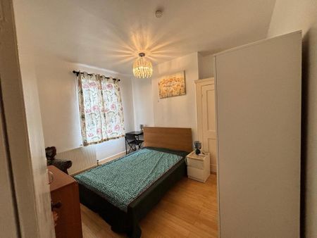 1 bedroom in a house share to rent - Photo 3