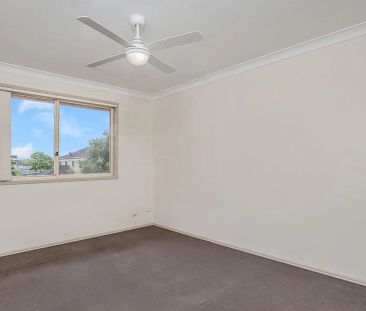 Modern 3-Bedroom Townhouse in Gated Boutique Complex - Photo 4