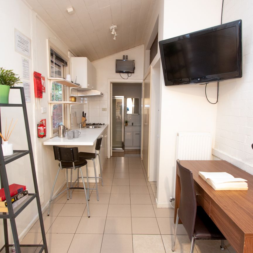 SELF-SUSTAINED STUDIO APARTMENT. - Photo 1