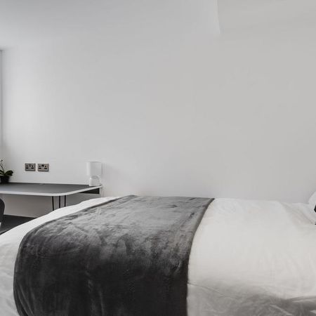 6 bedroom house to rent - Photo 3