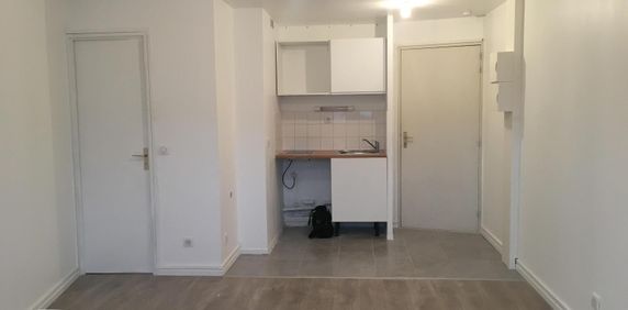 Location Appartement 1 pièce 29m² NOISY LE GRAND 93160 - Photo 2