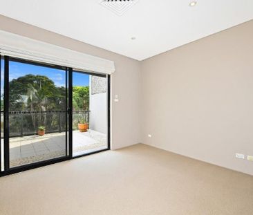 Modern Family Home - Photo 6