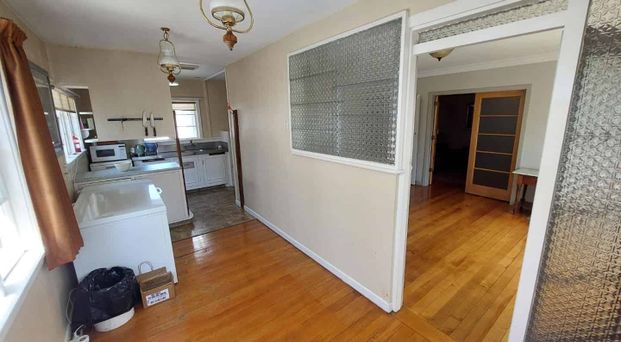 Character filled, perfect for groups sharing! - Photo 1