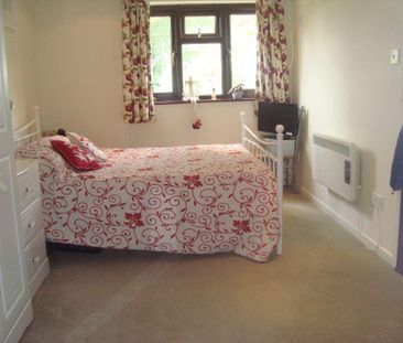 1 bedroom semi-detached bungalow to rent - Photo 2