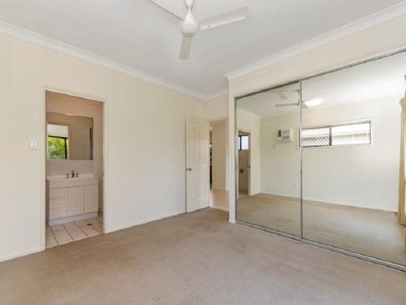 6 Bronte Court, Bushland Beach - Photo 4