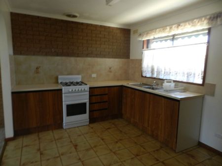 Neat and Tidy 2 Bedroom Unit - Photo 2