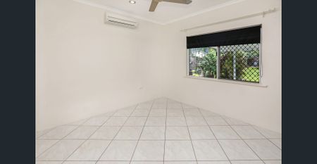 Spacious 3-Bedroom Home with Pool and Patio Bliss - Photo 4