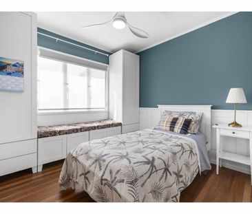 Charmingly Renovated High-Set - Photo 3