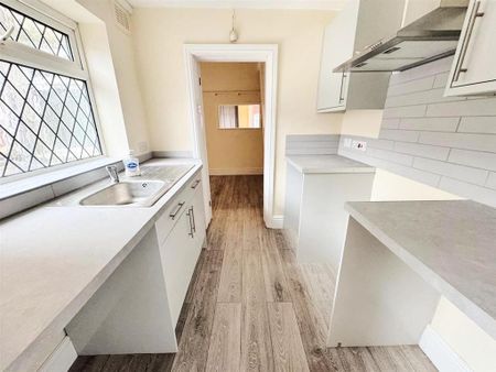 2 bedroom terraced house to rent - Photo 4