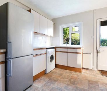 2 bedroom end of terrace house to rent - Photo 5