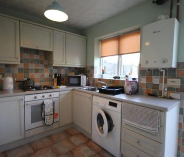 2 bedroom end of terrace house to rent - Photo 1
