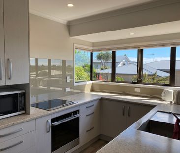 Spacious Family Home - Photo 5