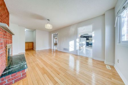 For Lease - 31 Goldhawk Trail, Toronto, Ontario - Photo 5