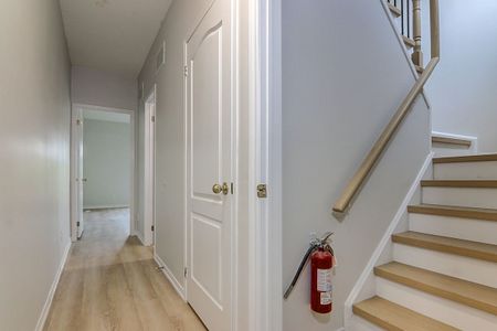 For Lease - 20 Azzarello Lane, Toronto, Ontario - Photo 4