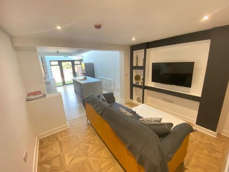 6 Bed Terraced House, Kingsway, CV2 - Photo 2