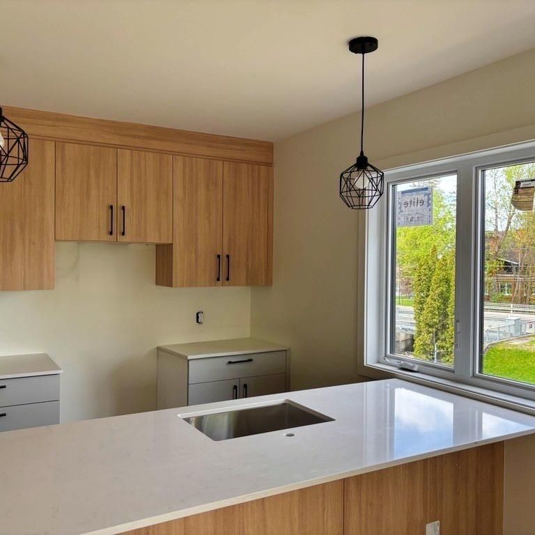 Immeuble - 14 Rue Allen Est, Waterloo 5 Et Demi Neuf - Waterloo - Photo 1