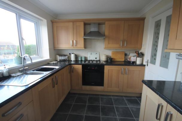 3 bedroom semi-detached house to rent - Photo 1