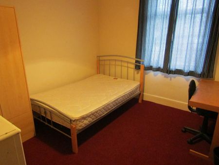 5 bedroom semi-detached house to rent - Photo 4