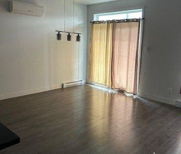 2 CHAMBRES À COUCHER, 1 SALLE DE BAIN APPARTEMENT - Photo 1