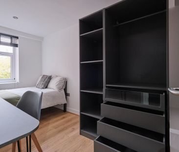 6 bedroom terraced house to rent - Photo 4