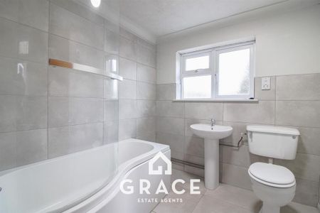 2 bedroom end of terrace house to rent - Photo 4