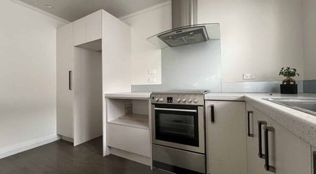 Charming 3-Bedroom Family Home for Rent in Wallaceville, Wellington - Photo 4