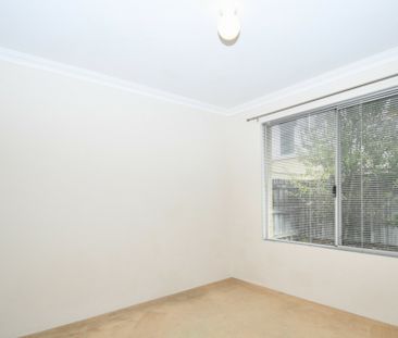 Spacious 4x2 Family Home - Prime Location! - Photo 3