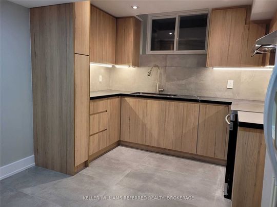 For Lease - 920 Stonehaven Avenue, Newmarket, Ontario - Photo 1