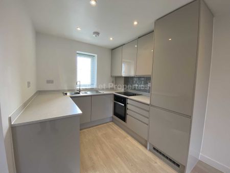 Price £1,500 pcm - Available Now - Unfurnished - Photo 4