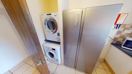 5 bedroom flat to rent - Photo 2