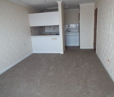 Berkeley Court, Lee-on-the-Solent - Photo 3