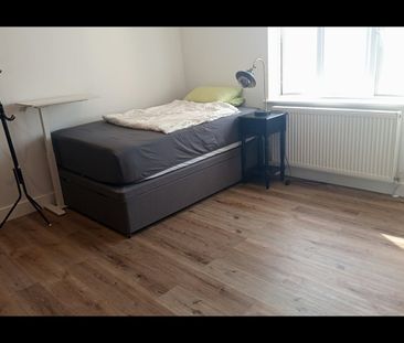 Studio Flat, St Davids Place, NW4 - Photo 5