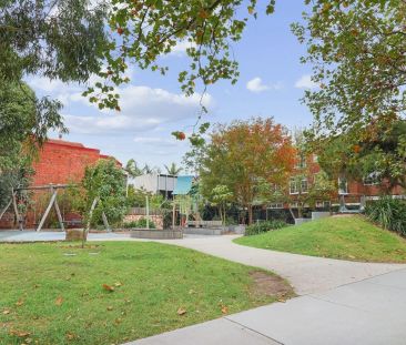 Boutique Park-Side Living in Prestigious St Kilda Hill - Photo 6