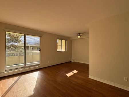 For Lease - 5611 Valley Way Unit# 319, Niagara Falls, Ontario - Photo 2