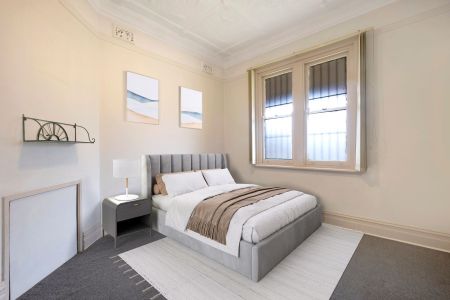 Cosy two-bedroom in the heart of Marrickville - Photo 2