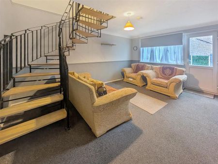 3 bedroom semi-detached house to rent - Photo 3