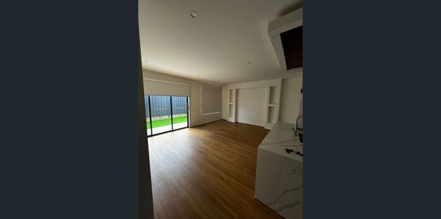 Spacious 4-Bedroom Home with 2 Bathrooms and Single Garage - Comfortable and Modern Living - Photo 1