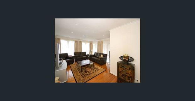 Flexible term Fully furnish 4 plus study bedroom house - Photo 1