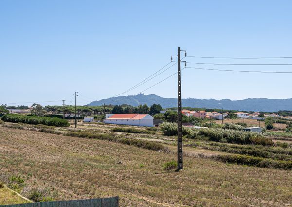 MORADIA T4 PRÓXIMO AO MAGOITO - SINTRA - SÃO JOÃO LAMPAS - CONDOMÍNIO FECHADO E VISTA MAR