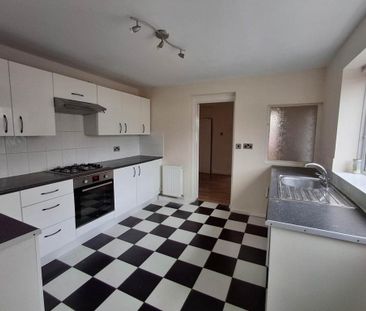 3 bedroom semi-detached house to rent - Photo 3