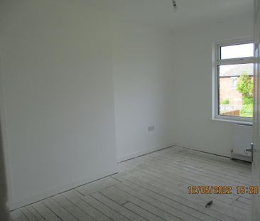 3 bedroom end of terrace house to rent - Photo 2