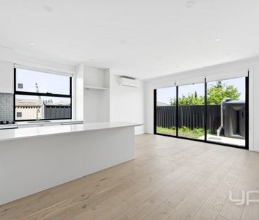 Clean, Convenient Townhouse! - Photo 4