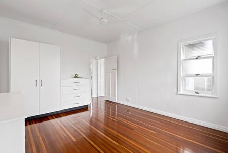 Renovated high set home close to city centre - Photo 4