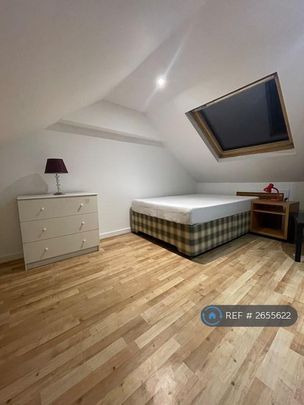 4 bedroom flat to rent - Photo 1