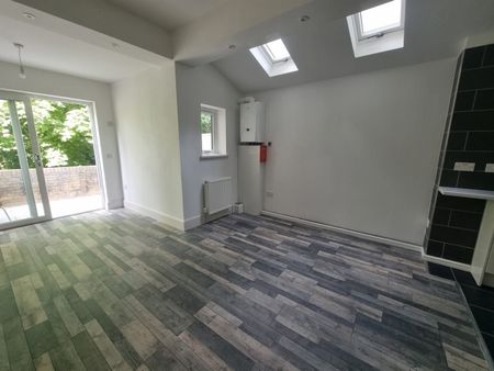 5 Bed Terraced House, Leahurst Road, SE13 - Photo 3