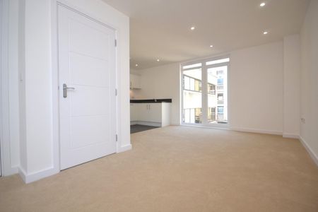 1 bedroom Flat To Let - Photo 3